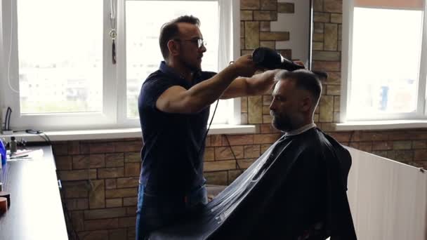 Friseur Macht Mann Friseursalon Zum Friseur — Stockvideo