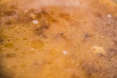 Sıvı yağ ve su pişirme sonra iğrenç