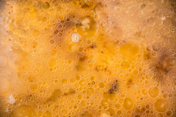 Yağ, su ve deterjan karışımı iğrenç