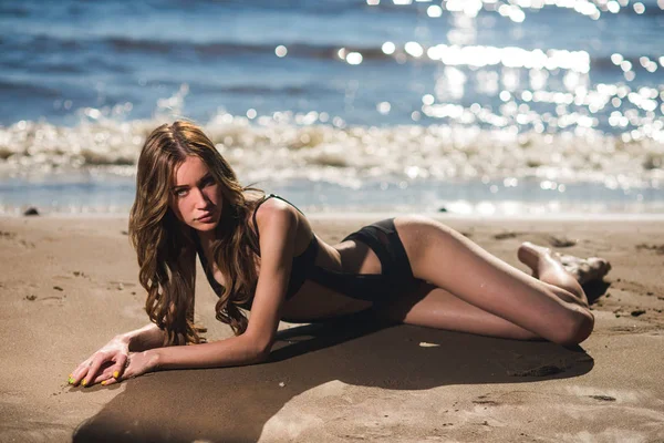 Beautiful Sexy Girl Swimsuit Lying Beach Sea Girl Posing Sand — Stock Photo, Image
