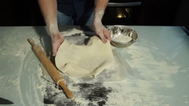 Man prepares dough for baking. Cooking pizza at home — Stock Video