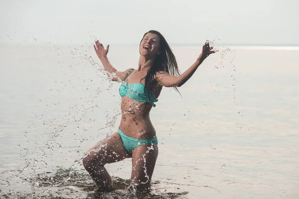 Beautiful Girl Swimsuit Posing Sea Having Fun Splashing Water — Stock Photo, Image
