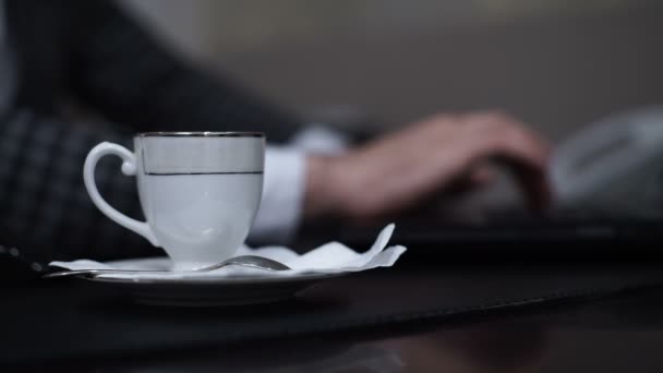 Male hands typing on a laptop — Stock Video