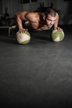 Fitness adam şınav topları, egzersiz yaşam tarzı kavramı yok