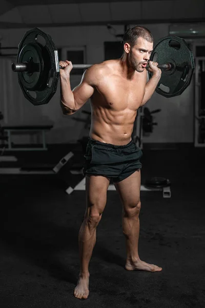 Bonito Halterofilista Levantar Sinos Com Agachamentos Treinamento Masculino Com Barra — Fotografia de Stock