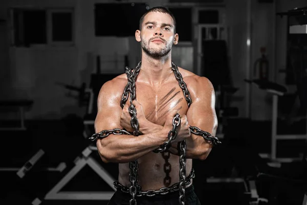 Musculoso Esclavo Cadenas Gimnasio Prisionero Hombre Desgarrado Libertad — Foto de Stock