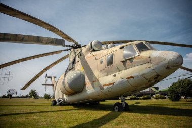 Eski Sovyet askeri helikopter müzesinde, eski askeri teçhizat