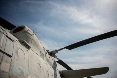 Helikopter parçası. Yaz ulaşım arka plan. Müze askeri teçhizat