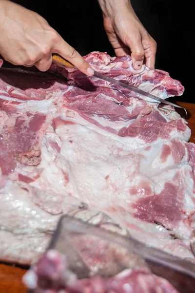 Butcher Cutting Pork Meat Kitchen Male Chef Cutting Fresh Raw — Stock Photo, Image