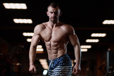 Acımasız bir atletik adam ile bir kas vücut kasları gösterilen spor salonunda teşkil etmektedir. Sağlıklı bir yaşam tarzı kavramı
