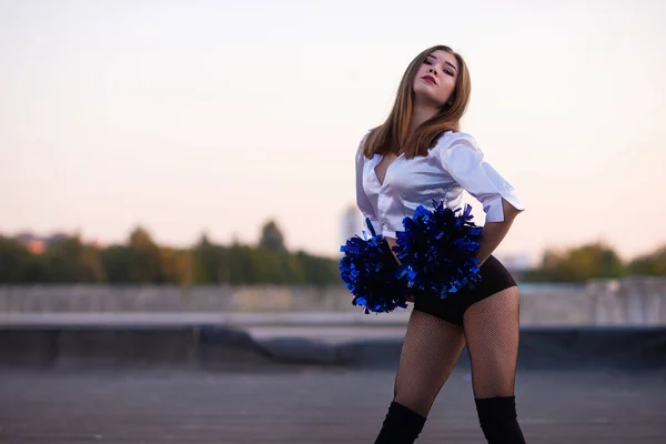 Girl Cheerleader Pompoms Dancing Outdoors Roof Sunset — Stock Photo, Image