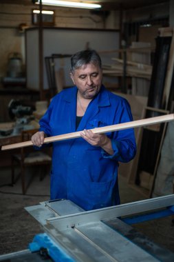 İş yerinde atölye, worshop bir ağaç işleme makinede işleme ahşap marangoz