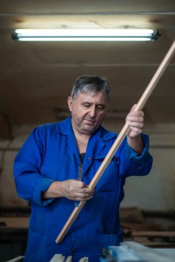 İş yerinde atölye, worshop bir ağaç işleme makinede işleme ahşap marangoz