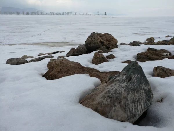 Grandes pedras no fundo da paisagem ártica russa i — Fotografia de Stock