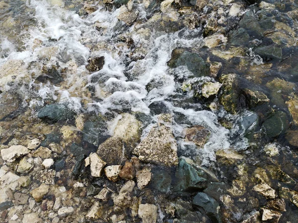 마운틴 브 룩, 근접 촬영에서에서 신선한 물 스트림입니다. 질감 — 스톡 사진