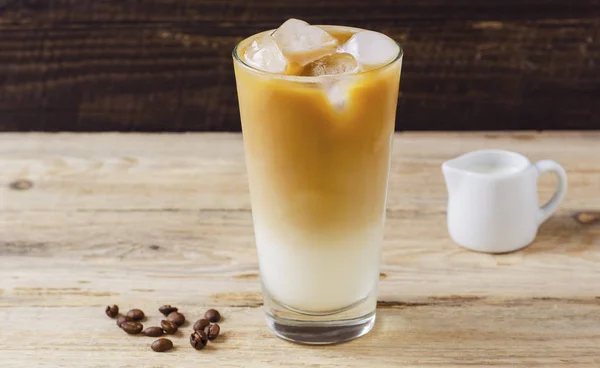 Latte Hielo Sobre Fondo Madera —  Fotos de Stock