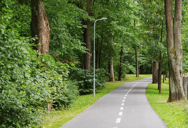 geçit yayalar ve bisikletliler şehir parkı için