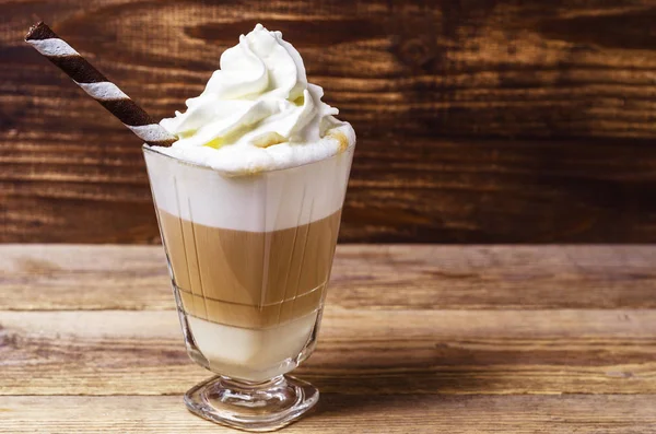 Latte ahşap arka plan 2 üzerinde