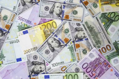 Euro banknot ve dolar rastgele 4'ü koydu