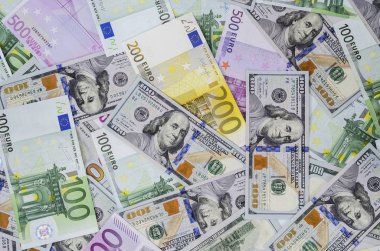 Euro banknot ve dolar rastgele 2 koydu