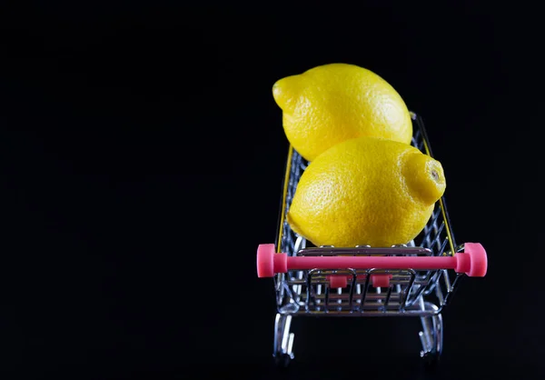 Citroner Vagn Svart Bakgrund — Stockfoto