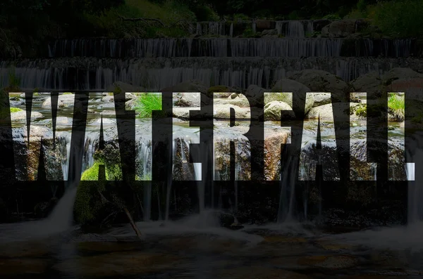 Inscription Cascade Sur Fond Paysage Avec Une Cascade — Photo