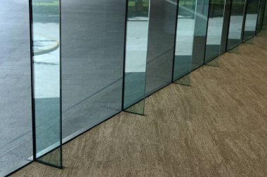 Modern cam ofis binası