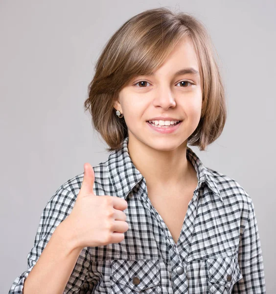 Hermosa Chica Adolescente Caucásica Sobre Fondo Gris Colegiala Mirando Cámara — Foto de Stock