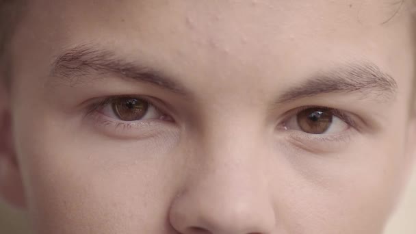Close up eyes of teen boy — Stock Video