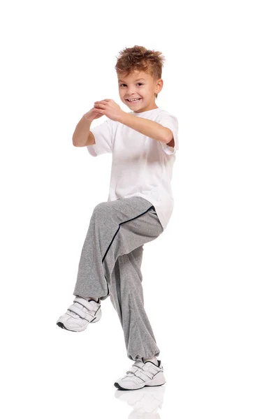 Kleine jongen dansen op wit — Stockfoto