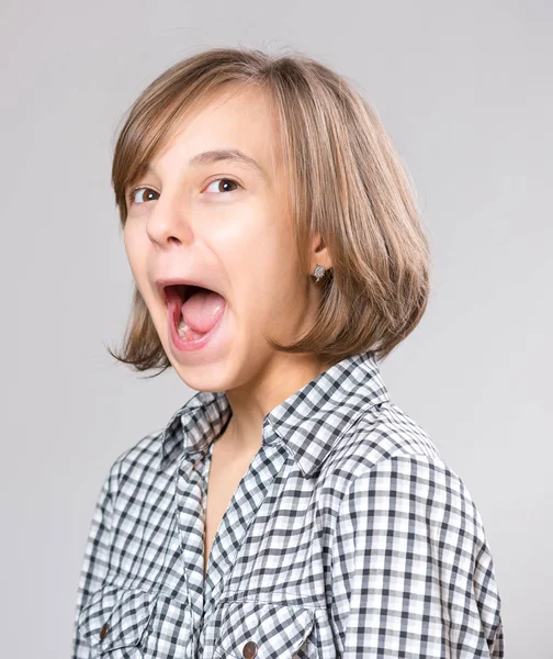 Porträt eines kleinen Mädchens — Stockfoto