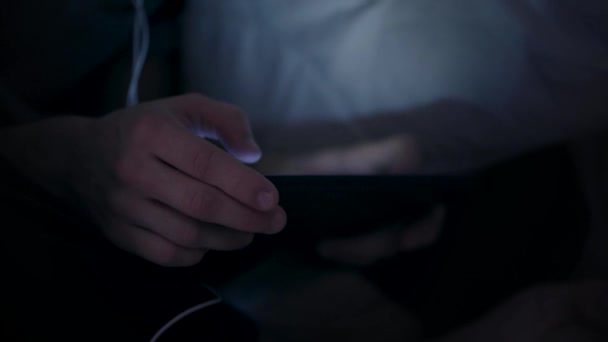 Boy under blanket with tablet — Stock Video