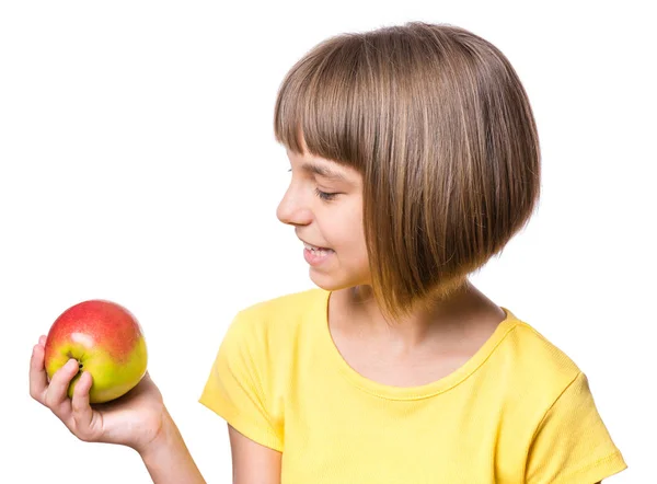 白い背景に隔離されたアップルと魅力的な白人の女の子 女子高生は微笑み リンゴを見ている 新鮮なフルーツとハッピーチャイルド 感情的な肖像画クローズアップ — ストック写真