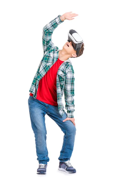 Ganztägiges Porträt Eines Jungen Kaukasischen Teenagers Mit Virtual Reality Brille — Stockfoto