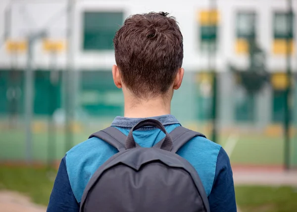 Tiener jongen terug naar school — Stockfoto