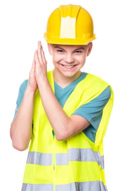 Sert şapkalı genç çocuk