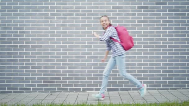 Teen girl back to school — Stock Video