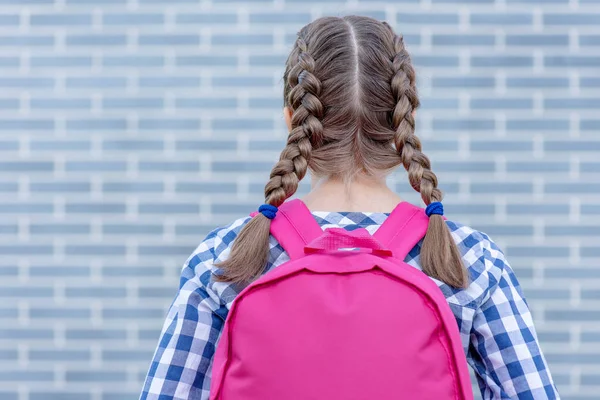 Teen flicka tillbaka till skolan — Stockfoto