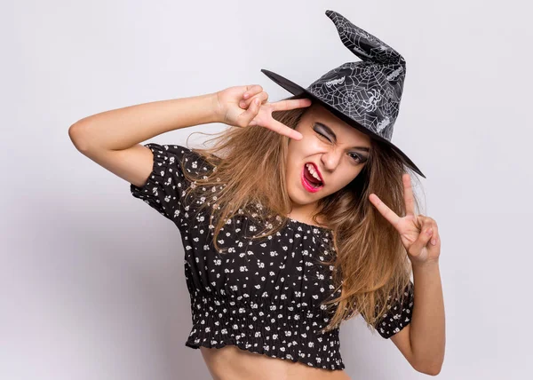 Tini lány boszorkány fekete kalap — Stock Fotó