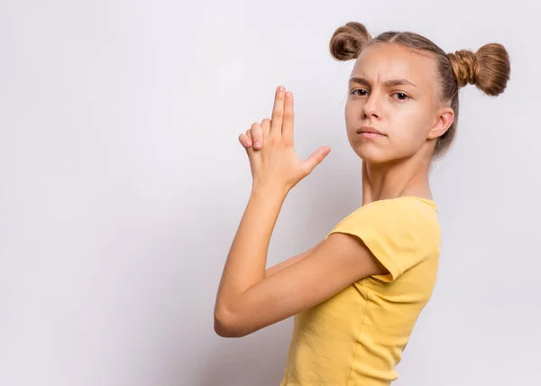 Retrato de menina adolescente em estúdio — Fotografia de Stock