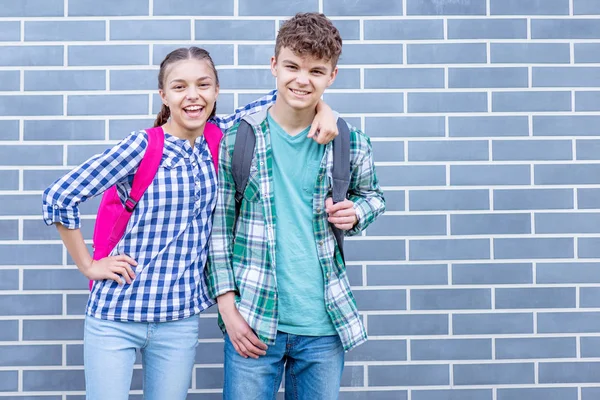 Teen boy and girl back to school — Stock Photo, Image