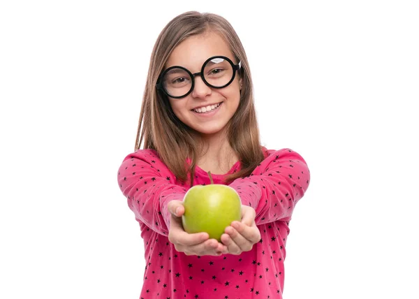 Adolescente chica con manzana —  Fotos de Stock