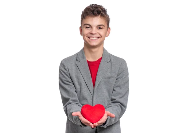 赤い心を持つ十代の少年 — ストック写真