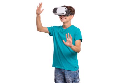 Vr gözlüklü genç çocuk