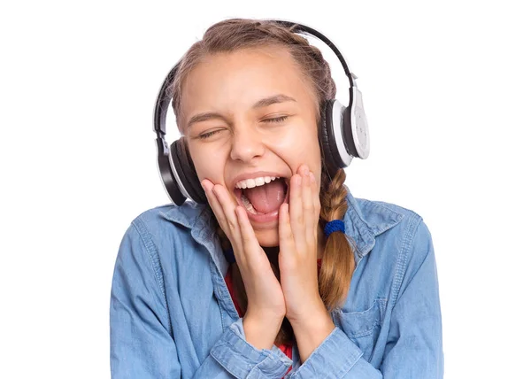 Menina adolescente com fones de ouvido — Fotografia de Stock