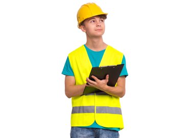Sarı sert şapkalı genç çocuk