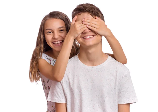 Adolescente menino e menina no branco — Fotografia de Stock