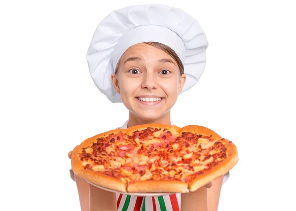 Köchin hält Pizza auf Weiß — Stockfoto