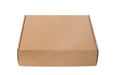 Teslimat, taşıma, paket ve hediyeler kavramı - beyaz arka plan üzerinde izole karton kutu. yukarı alay