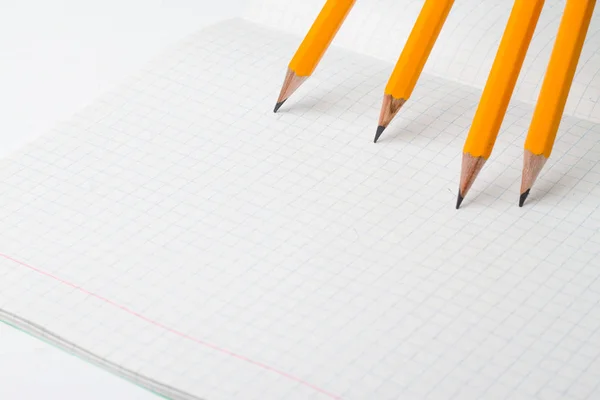 Volta Escola Conceito Educação Lápis Laranja Perto Notebook Sobre Fundo — Fotografia de Stock